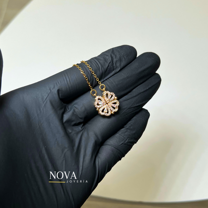 Collar Trébol de Corazones Bañado en Oro | Baño de Oro + Caja Gratis✨